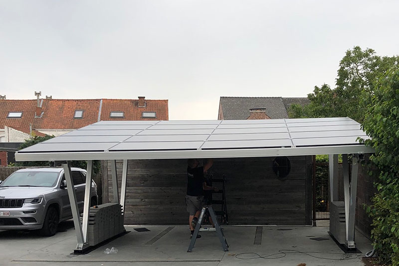 مرآب للطاقة الشمسية في بلجيكا
